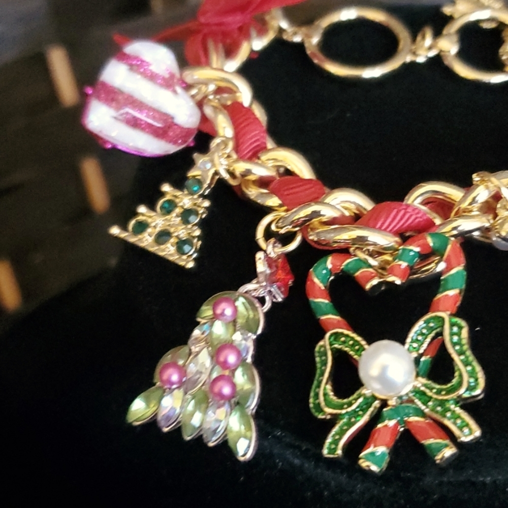 Betsey Johnson Christmas Holiday Bracelet - Picture 3 of 7